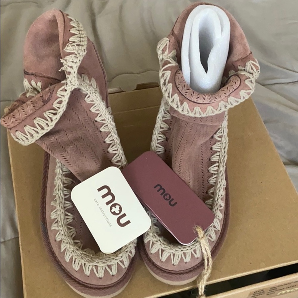 MOU Boots
